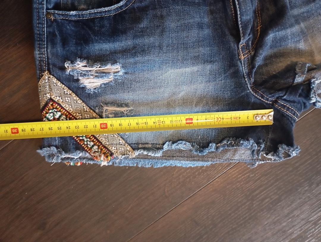 Joli short en jean Stradivarius taille S - Bleu en Très bon état