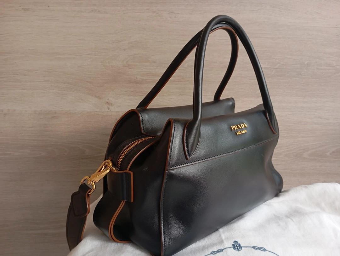 Sac à main Prada bandoulière - cuir - noir et marron - modèle Top Handle Vintage , collection Vitello Phoenix de Prada