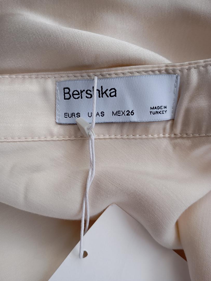 Jupe mini satinée - Bershka - S - Crème - Neuf avec étiquette - 100% viscose - lien à nouer