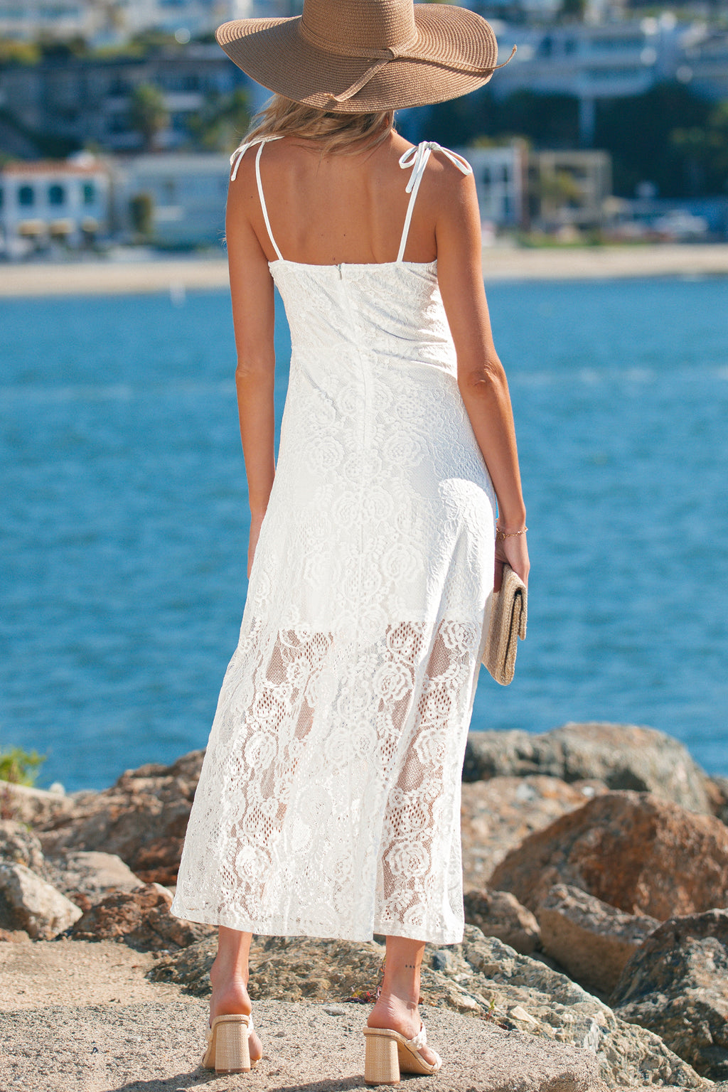 Robe longue en dentelle florale à bretelles à nouer — blanc