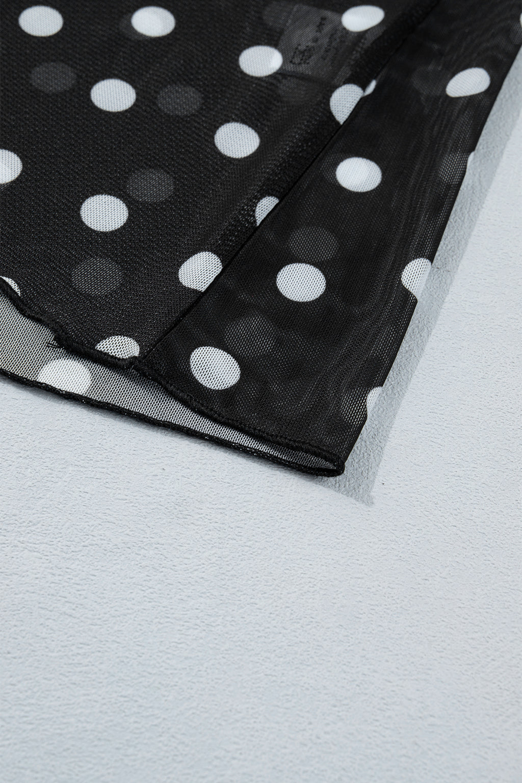 Haut en Maille à Pois Noir — Col Montant & Manches Longues Transparentes Grande Taille
