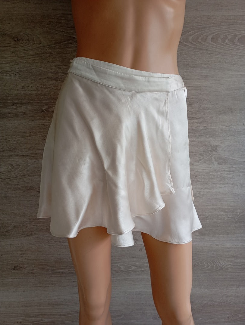 Jupe mini satinée - Bershka - S - Crème - Neuf avec étiquette - 100% viscose - lien à nouer
