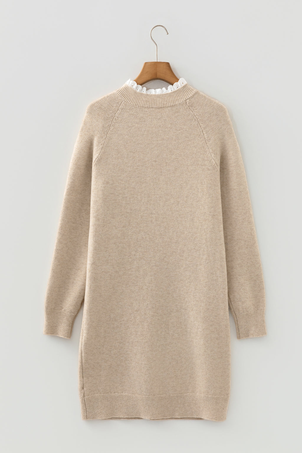 Robe pull courte en maille à manches raglan et col boutonné dentelle