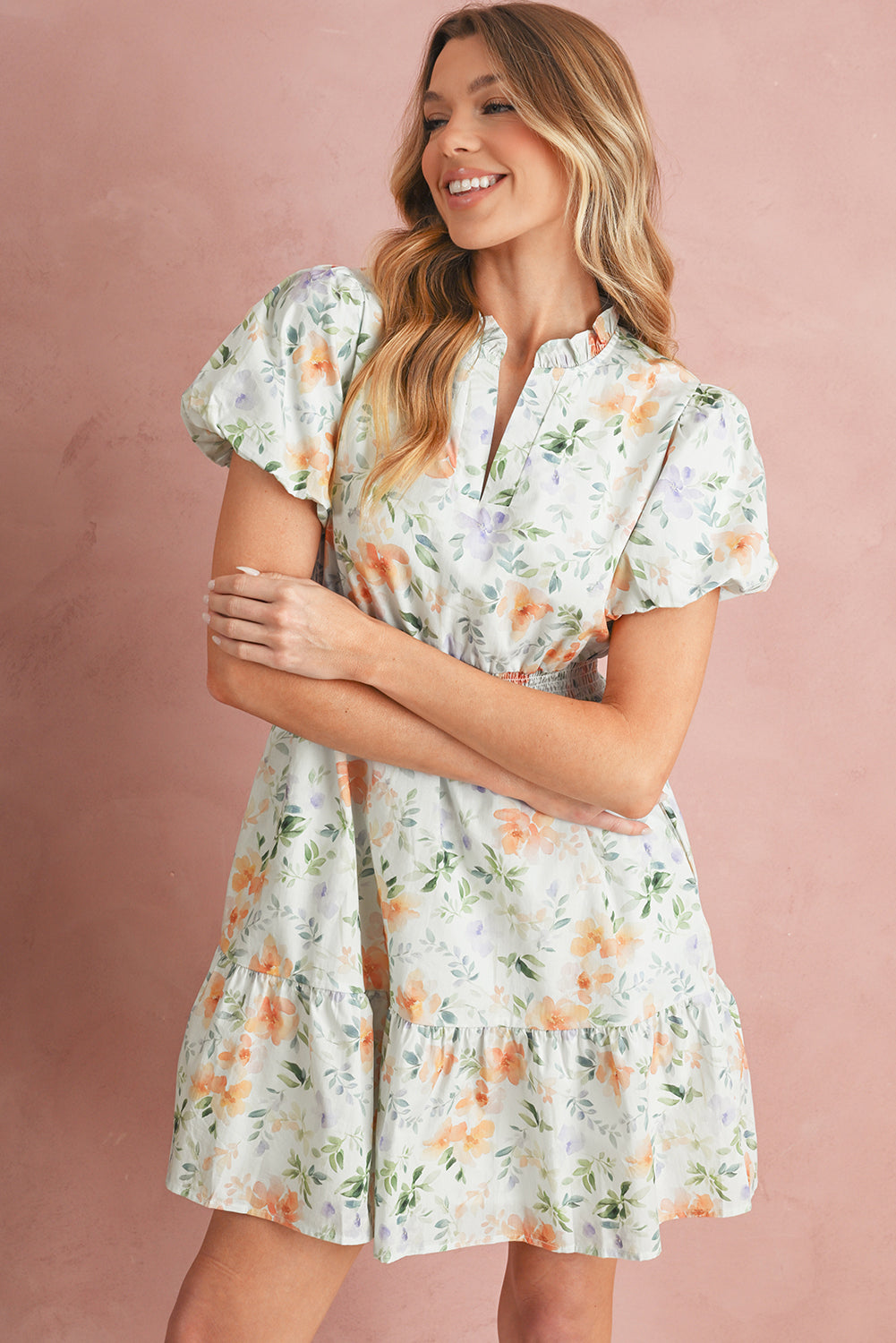 Robe Courte Beige à Imprimé Floral — Taille Haute Smockée et Manches Bouffantes