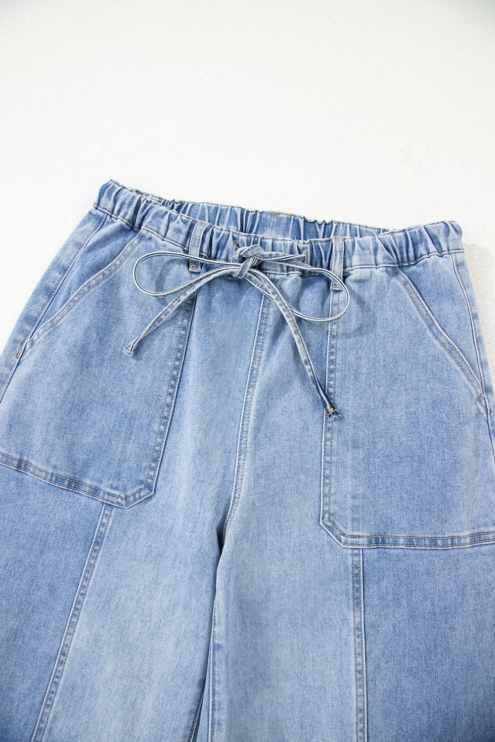 Jean Large Taille Haute – Ourlet Brut, Poches Cargo & Cordon