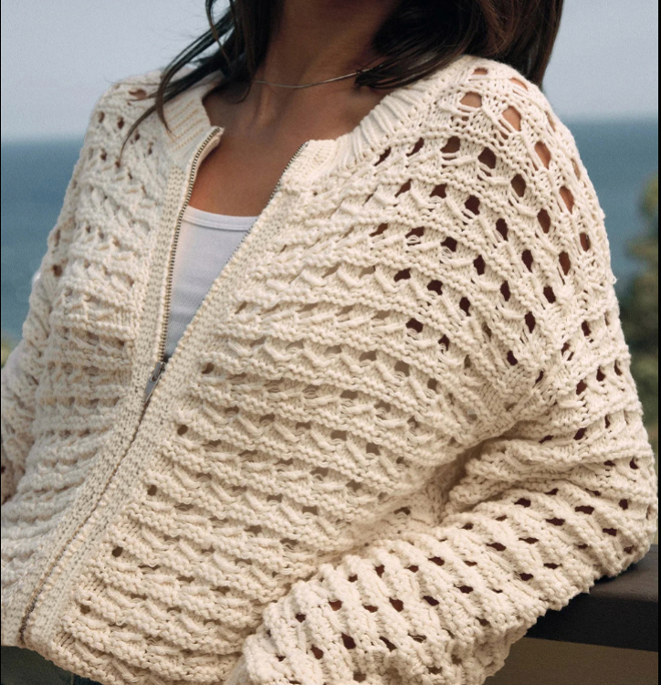 Gilet Beige en Maille Ajourée – Fermeture Éclair, Épaules Tombantes & Manches Longues