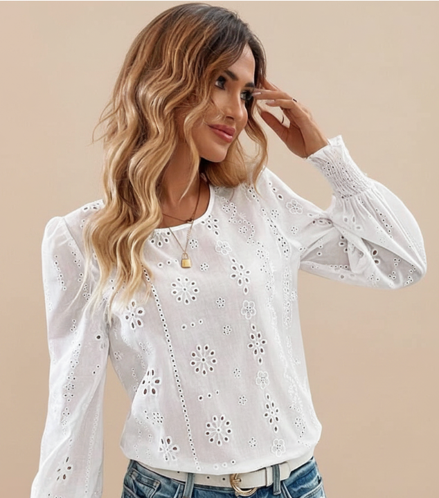 Chemisier Blanc Broderie Œillets — Col Rond et Manches Bouffantes Smockées