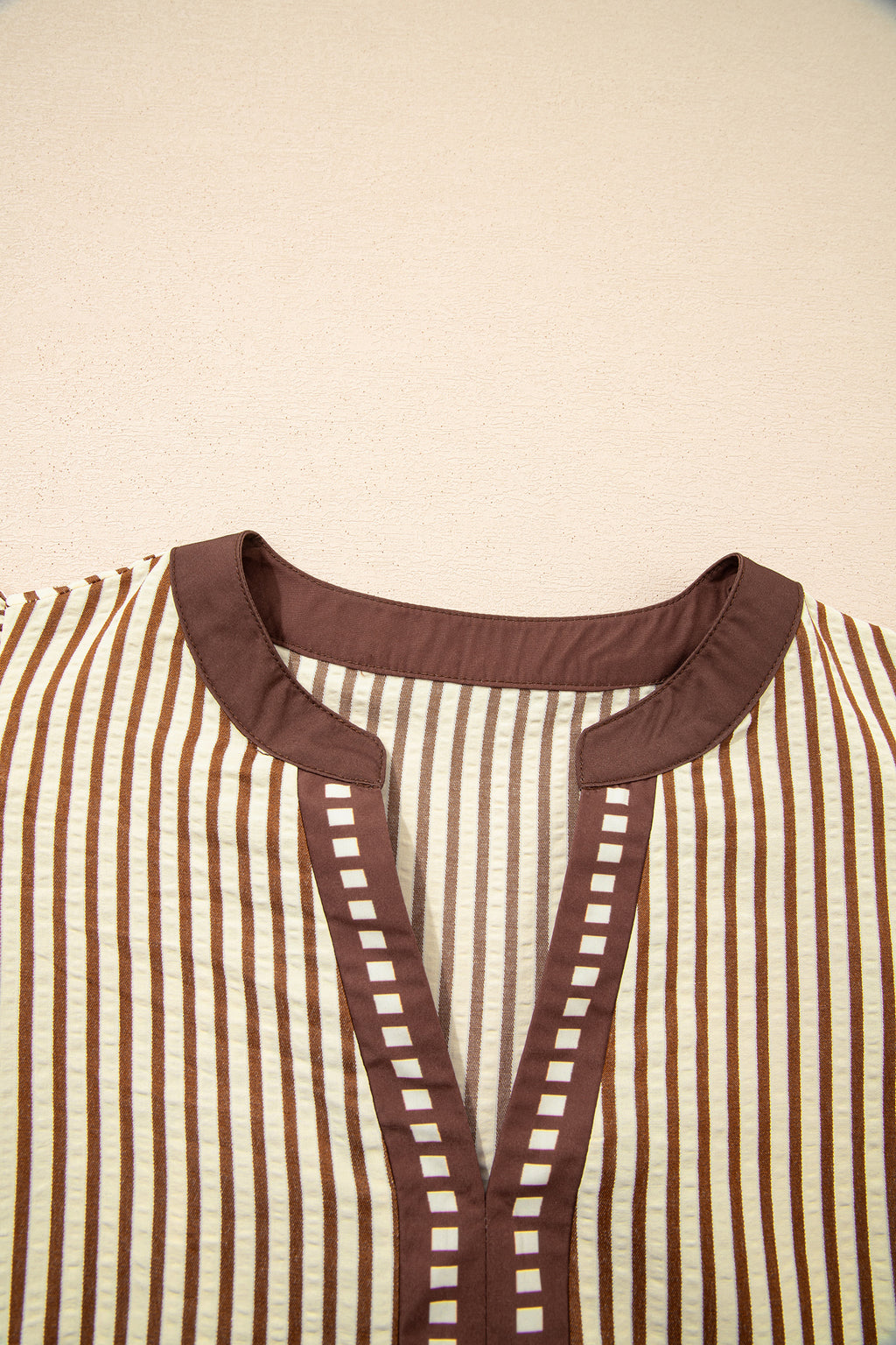 Robe midi à rayures brunes, col en V et manches courtes à volants