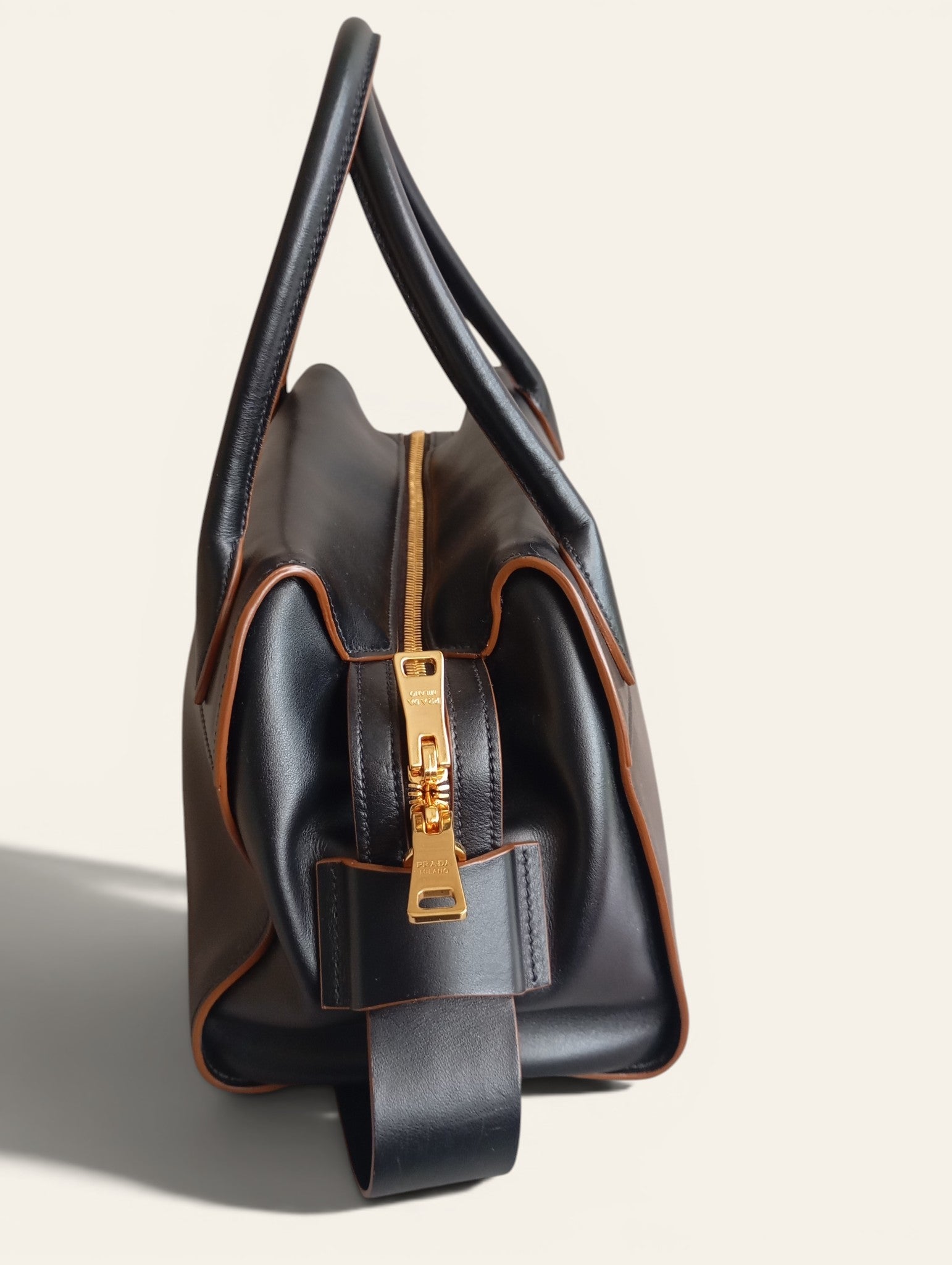 Sac bowling cuir noir & marron — Prada Vitello Phoenix — Très bon état
