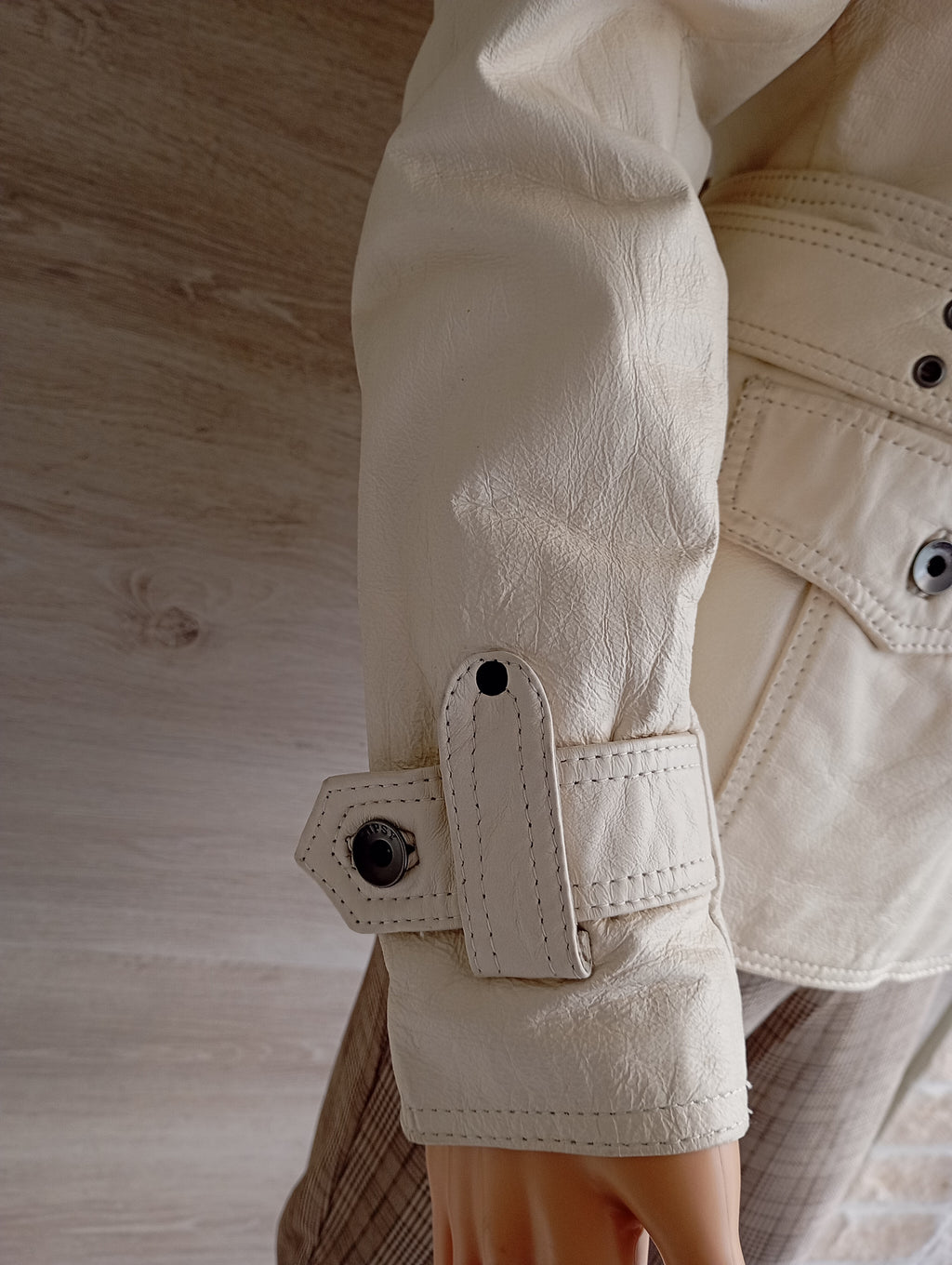 Veste Saharienne en Cuir Véritable Gipsy Mauritius – Coupe Cintrée Écru – Taille M
