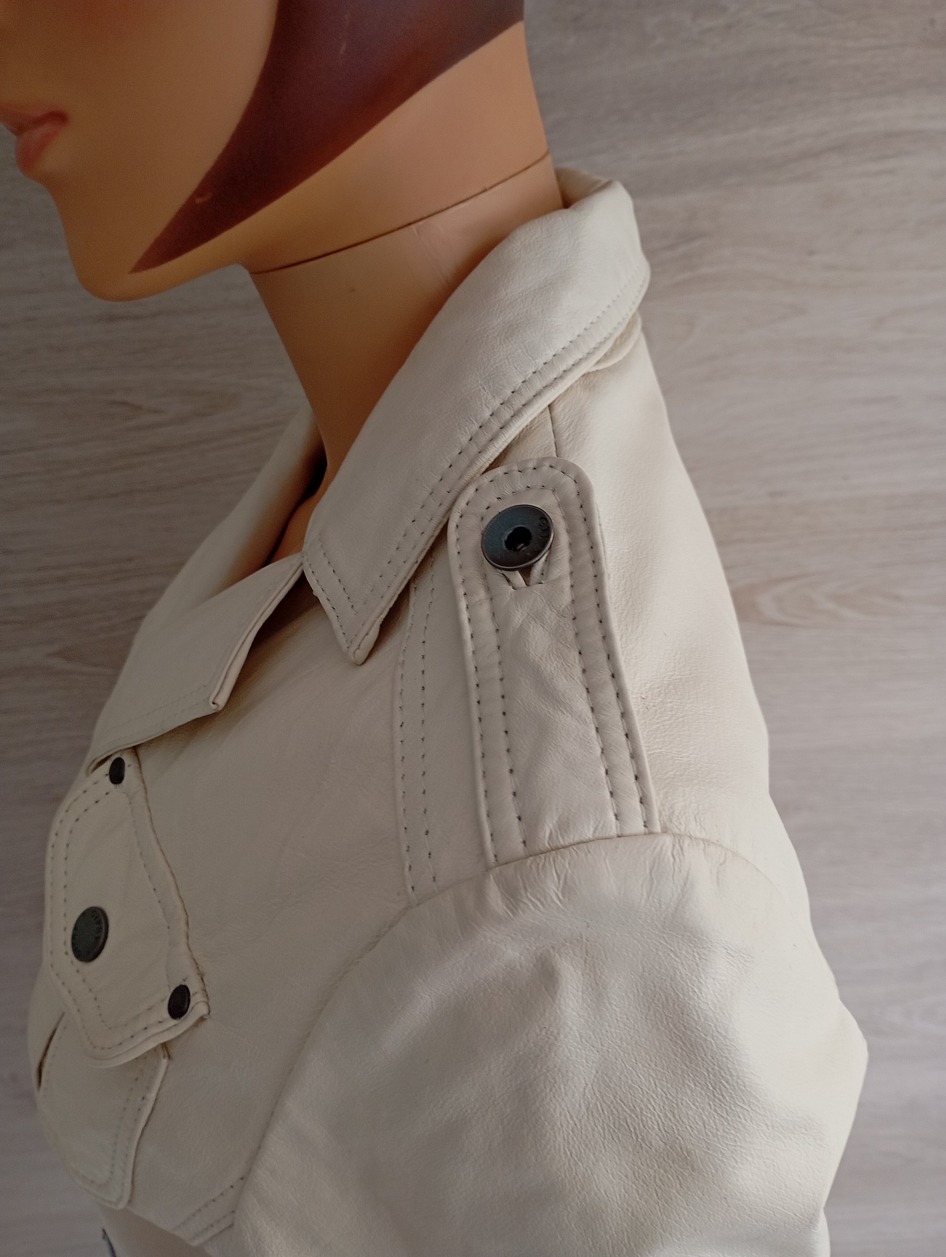 Veste Saharienne en Cuir Véritable Gipsy Mauritius – Coupe Cintrée Écru – Taille M