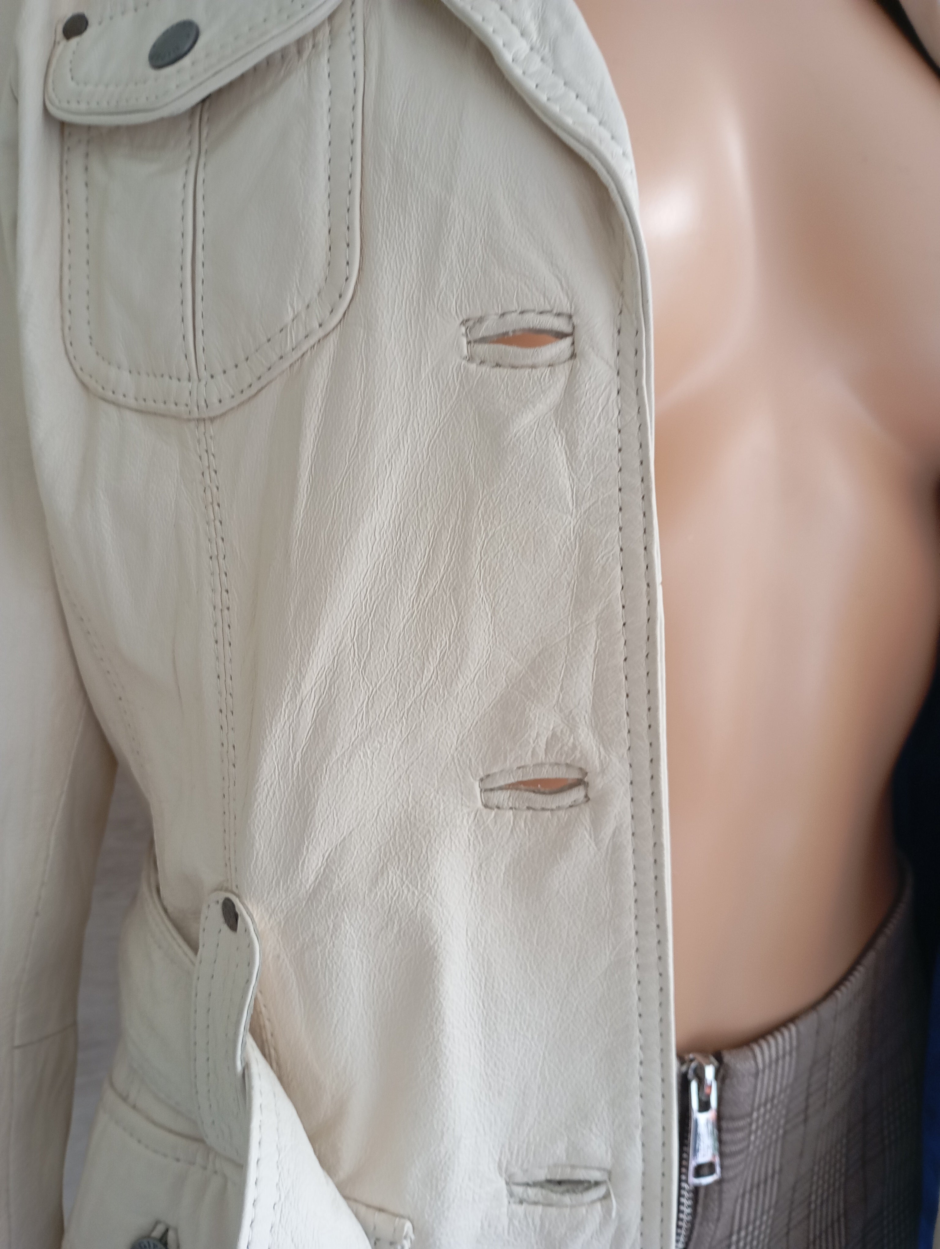 Veste Saharienne en Cuir Véritable Gipsy Mauritius – Coupe Cintrée Écru – Taille M