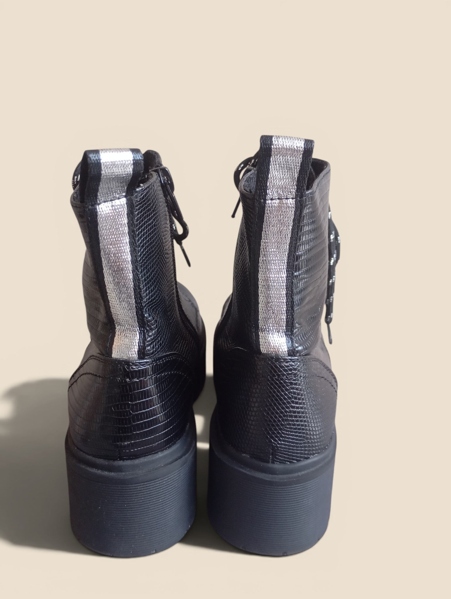 Superbes Bottines chaussures femme/fille Bullboxer taille 36 noires neuves style croco