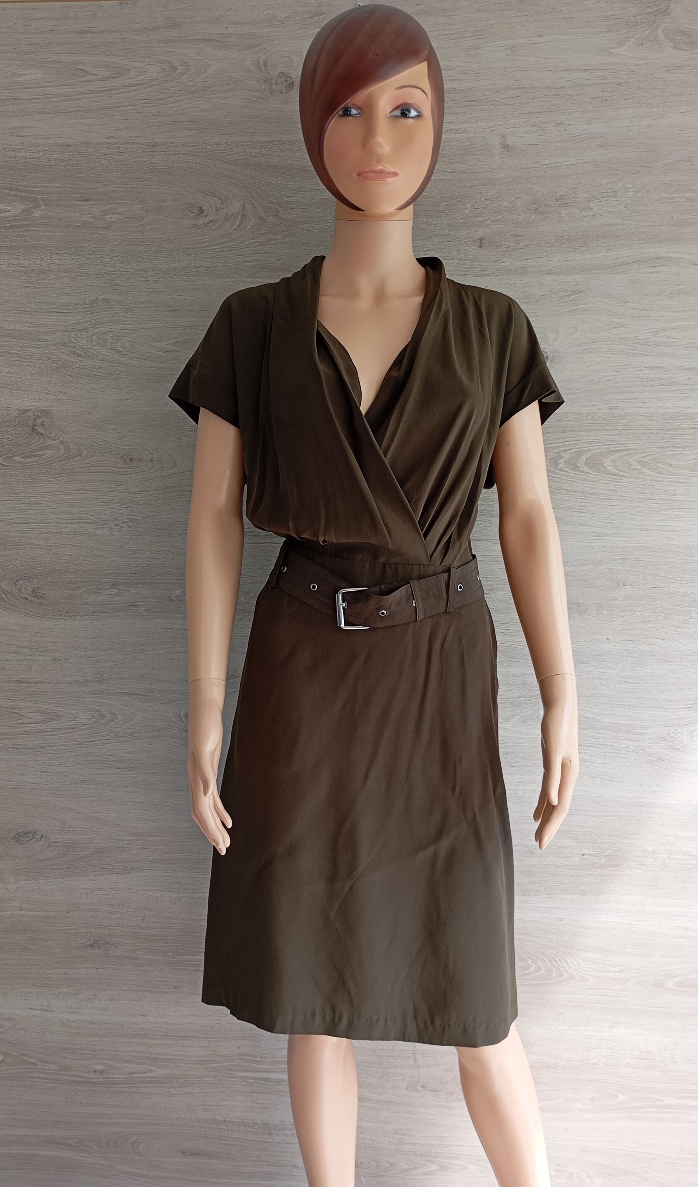 Robe Lutz & Patmos 100% Soie Kaki – Élégance Minimaliste