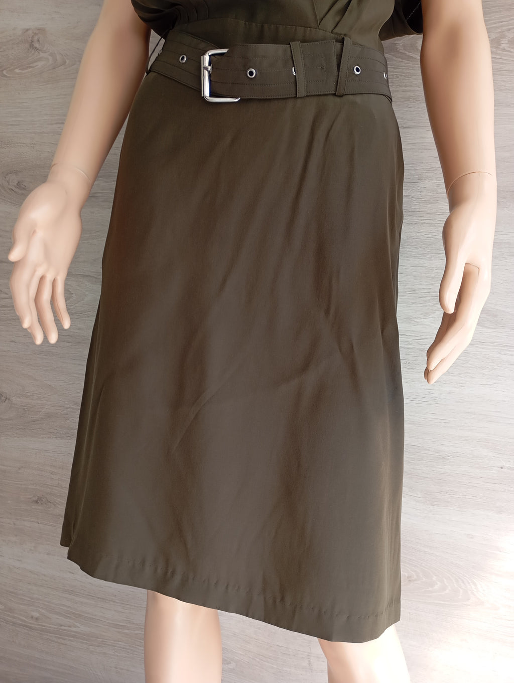 Robe Lutz & Patmos 100% Soie Kaki – Élégance Minimaliste