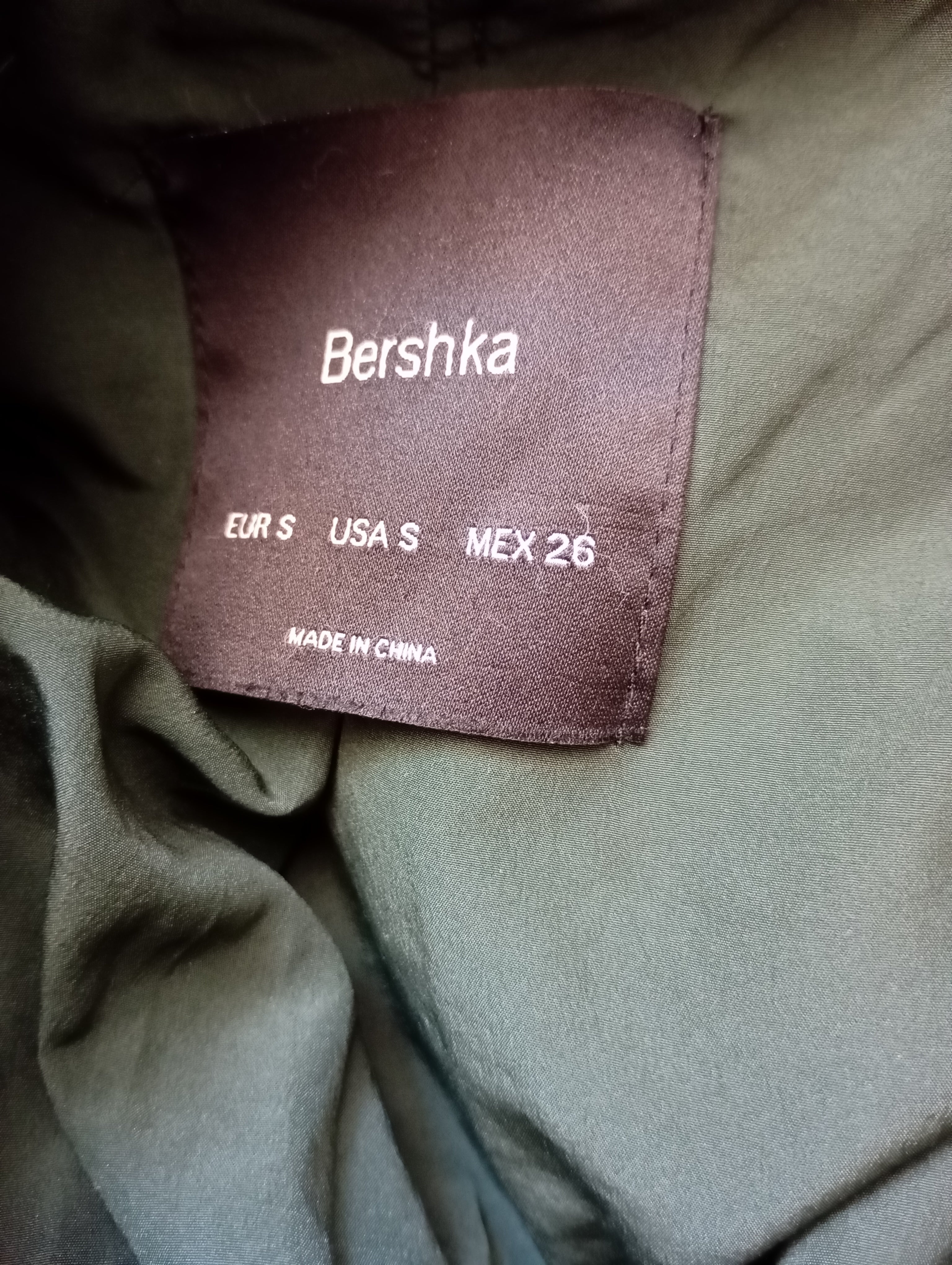 Veste fausse fourrure vert sapin — Bershka — Taille S — Super état