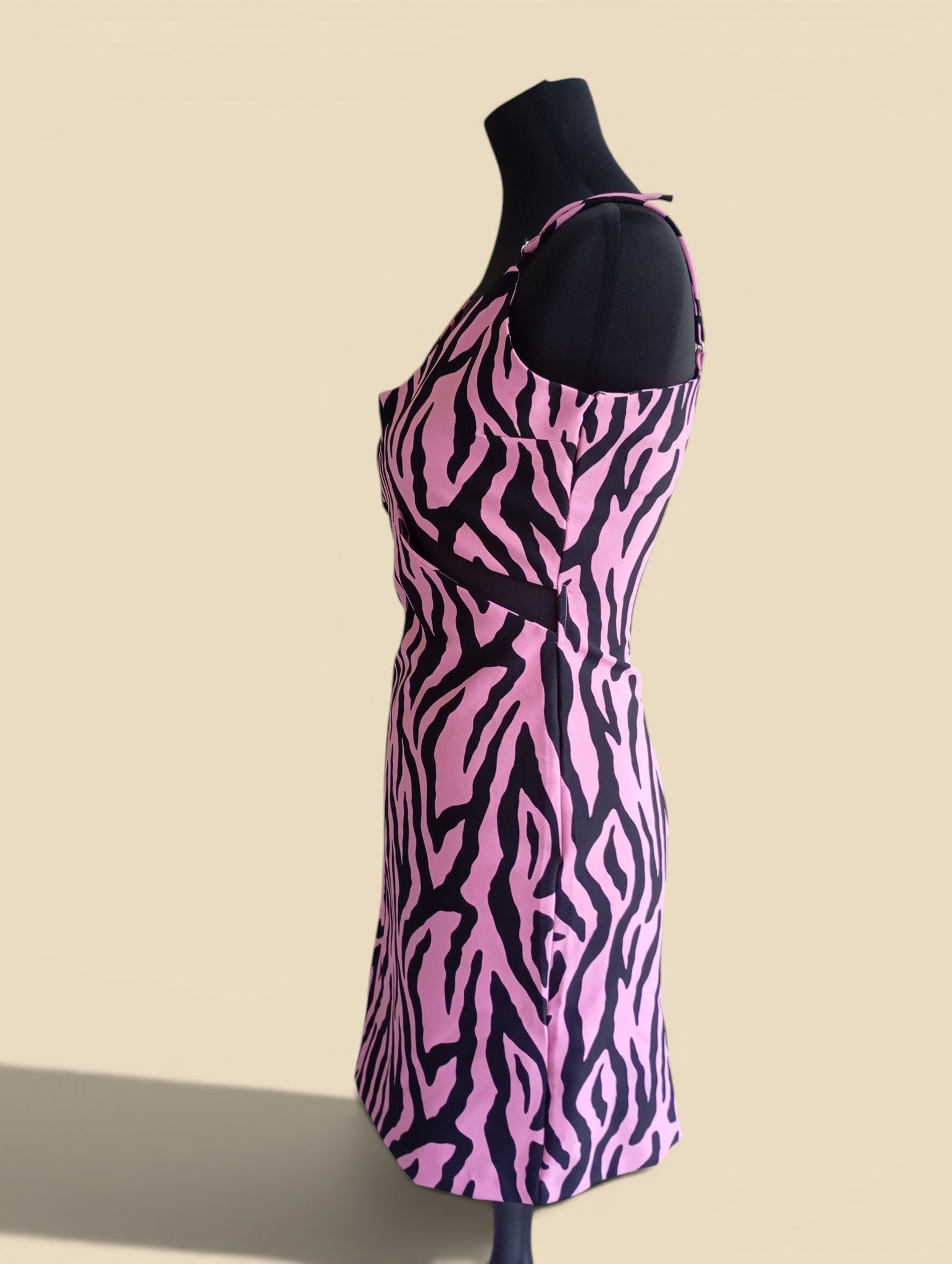 Superbe robe Calliope – Taille M - Fushia et noir - motif zébré