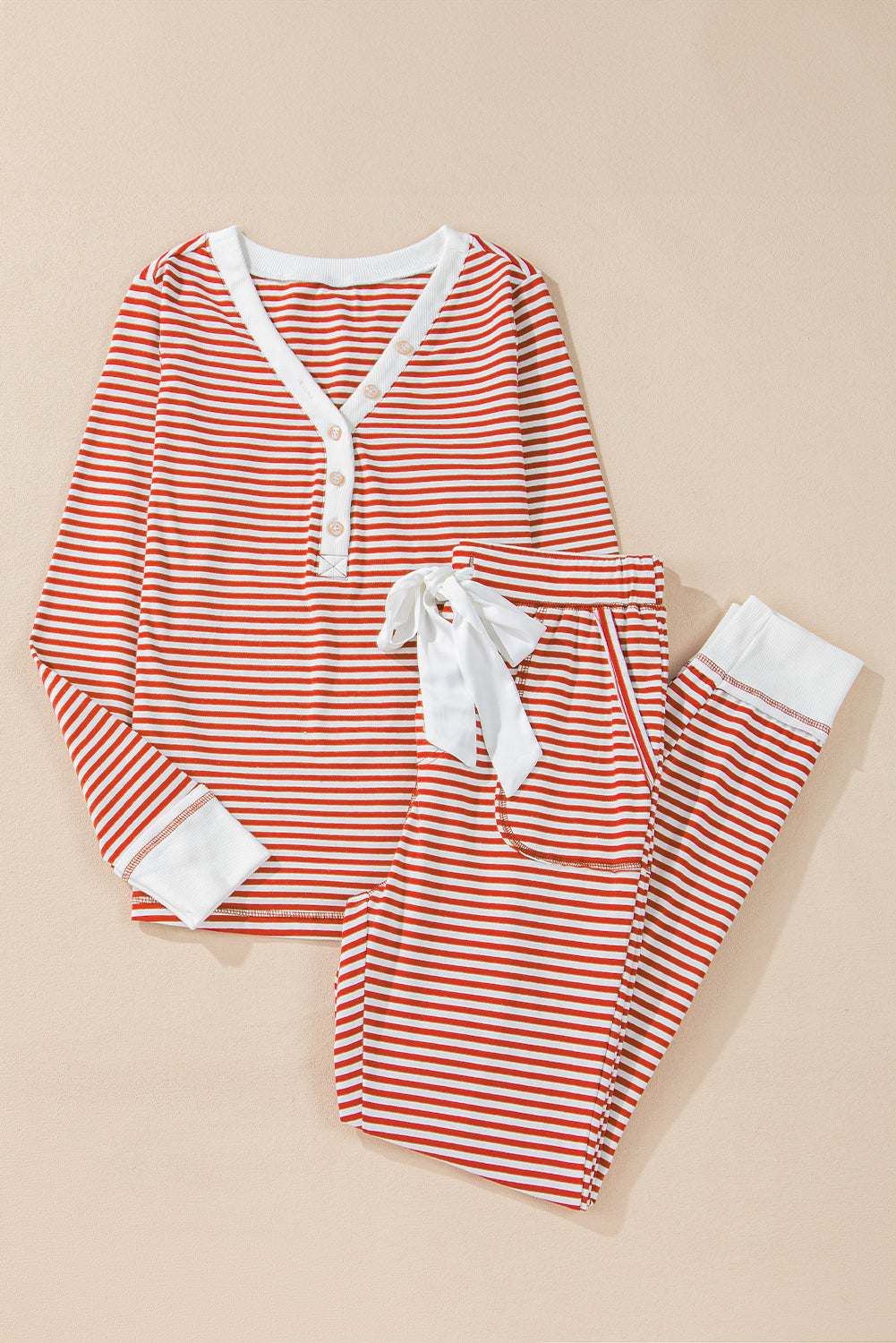 Ensemble loungewear rayures rouges — Top boutonné col en V & pantalon à nœud