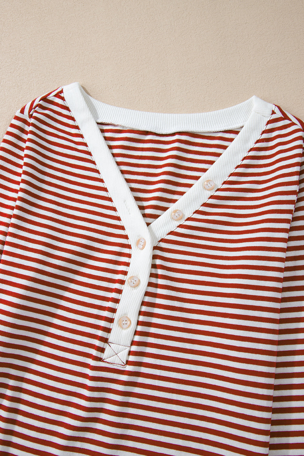 Ensemble loungewear rayures rouges — Top boutonné col en V & pantalon à nœud