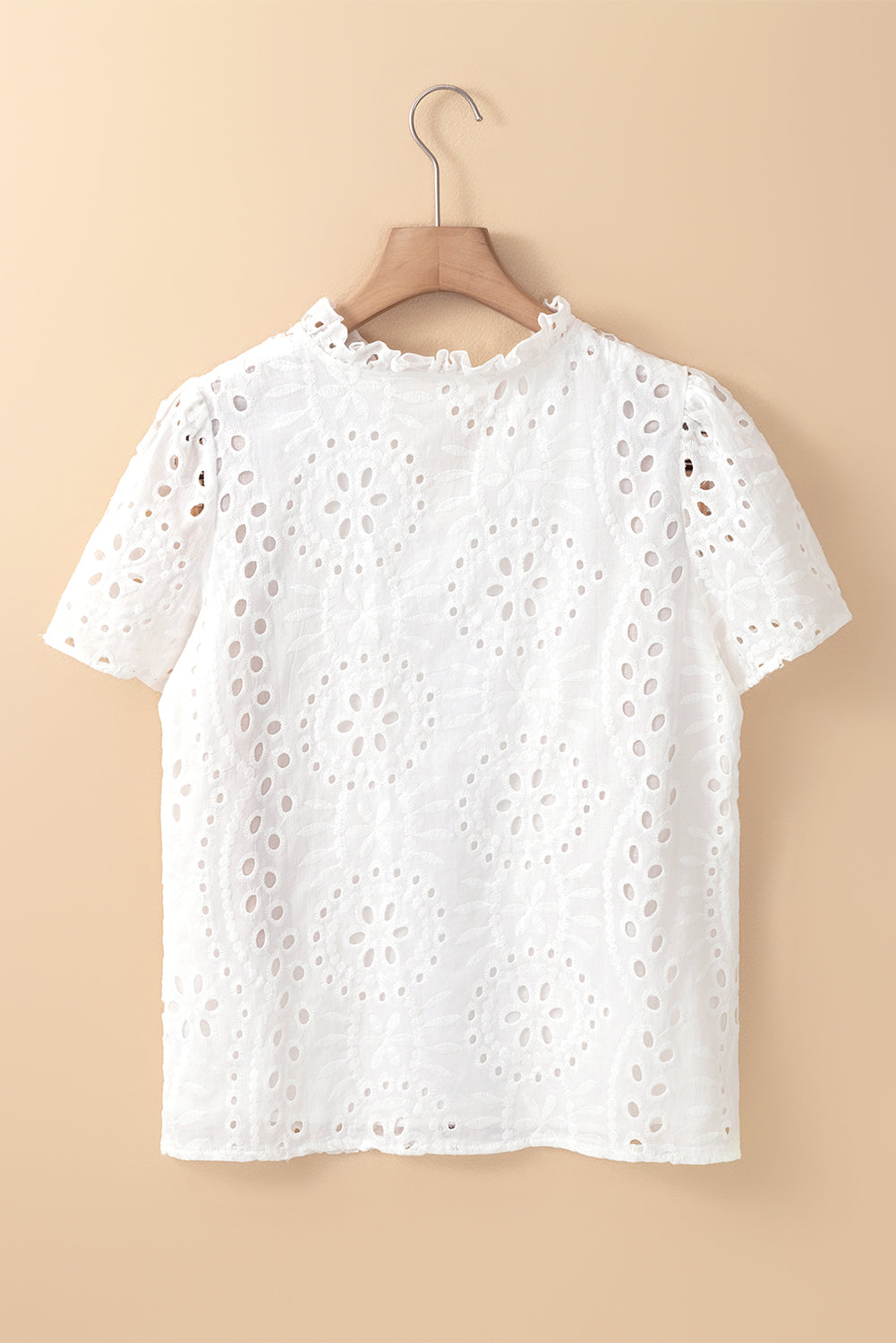 Chemisier Blanc Bohème – Col V, Motif Géométrique & Découpes
