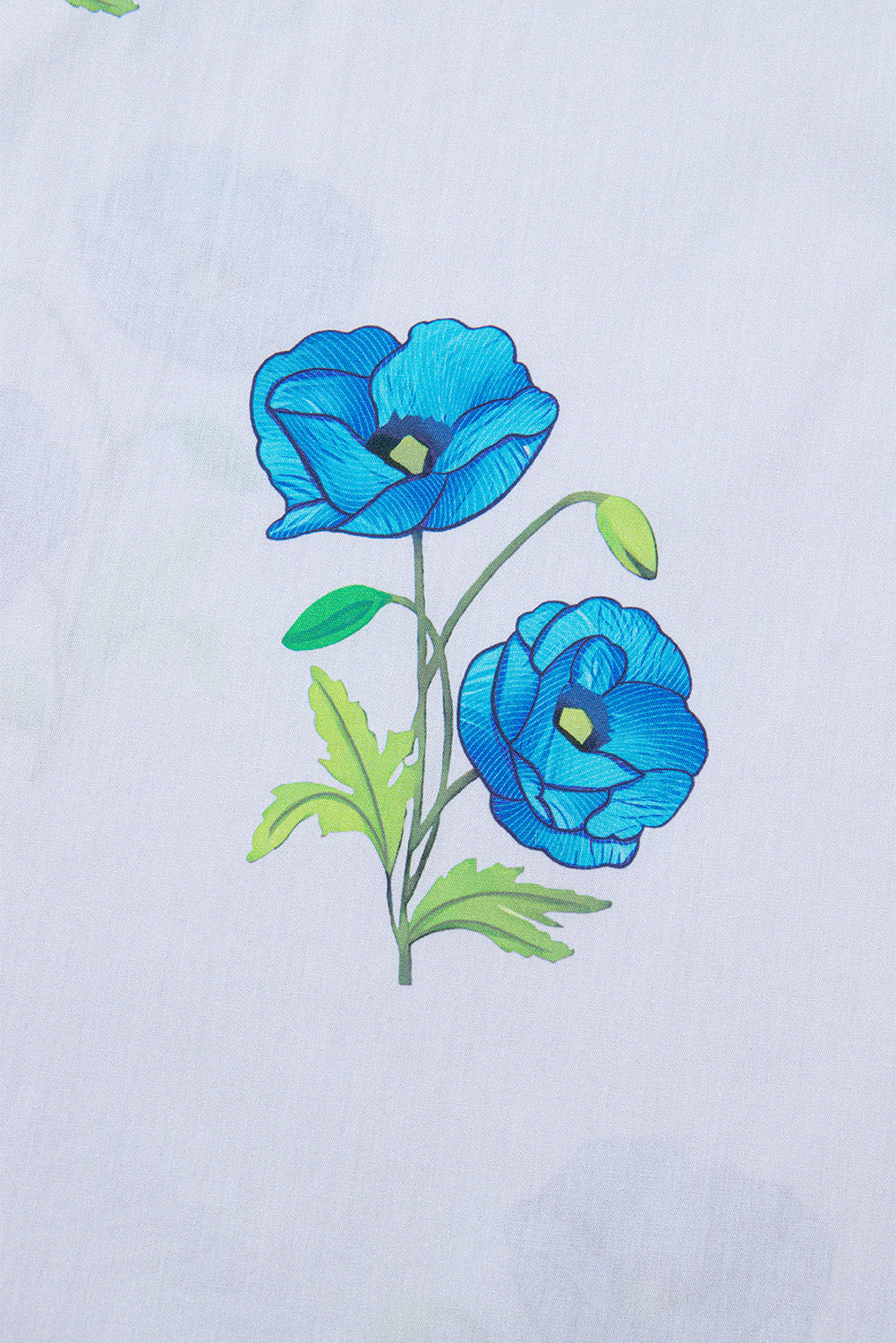 Chemisier bleu ciel à imprimé floral, col noué et manches courtes