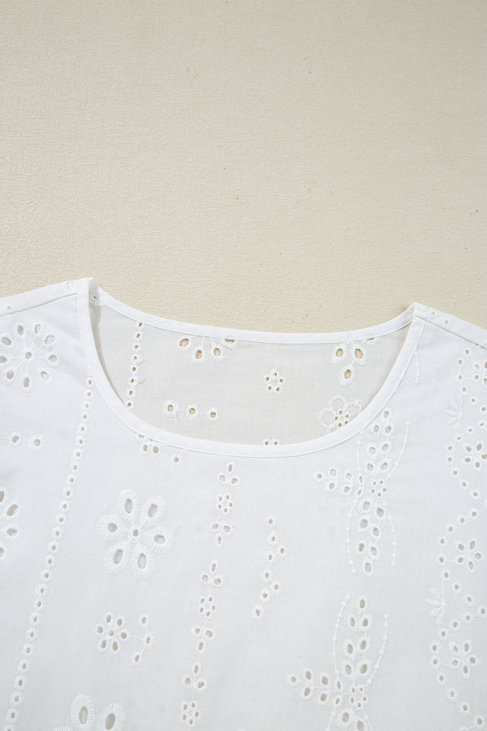 Chemisier Blanc Broderie Œillets — Col Rond et Manches Bouffantes Smockées