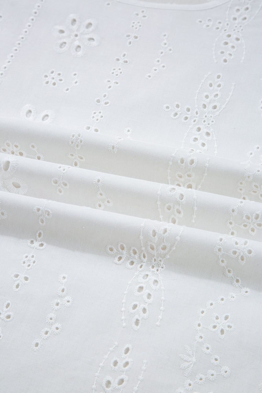 Chemisier Blanc Broderie Œillets — Col Rond et Manches Bouffantes Smockées