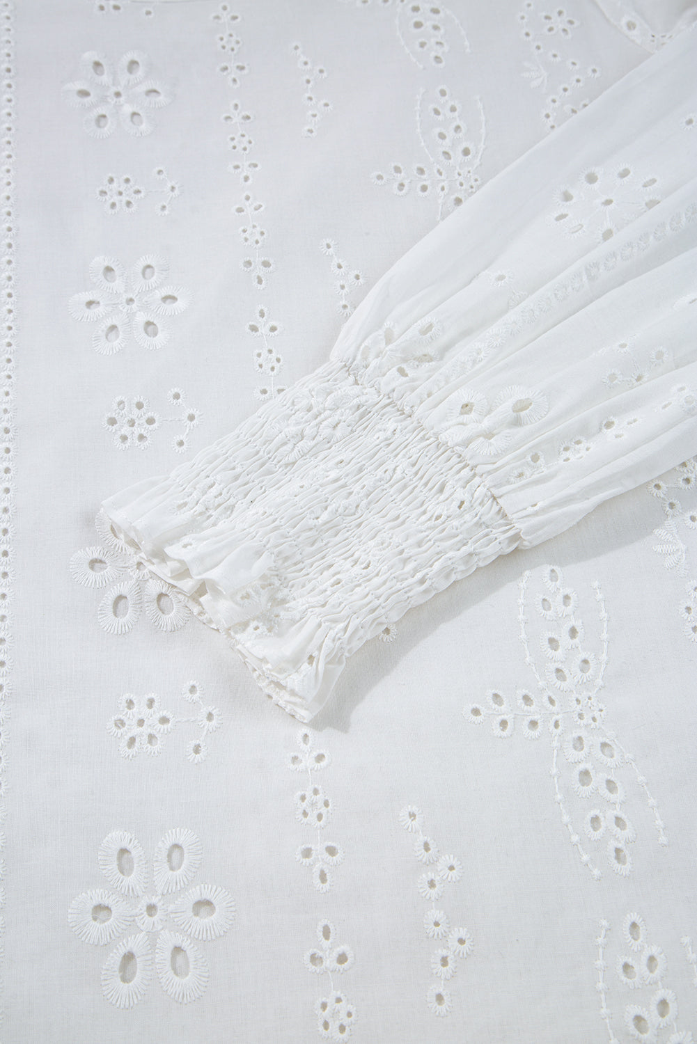 Chemisier Blanc Broderie Œillets — Col Rond et Manches Bouffantes Smockées