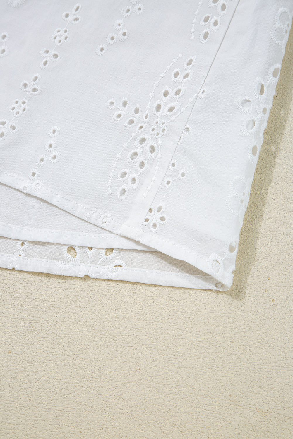 Chemisier Blanc Broderie Œillets — Col Rond et Manches Bouffantes Smockées