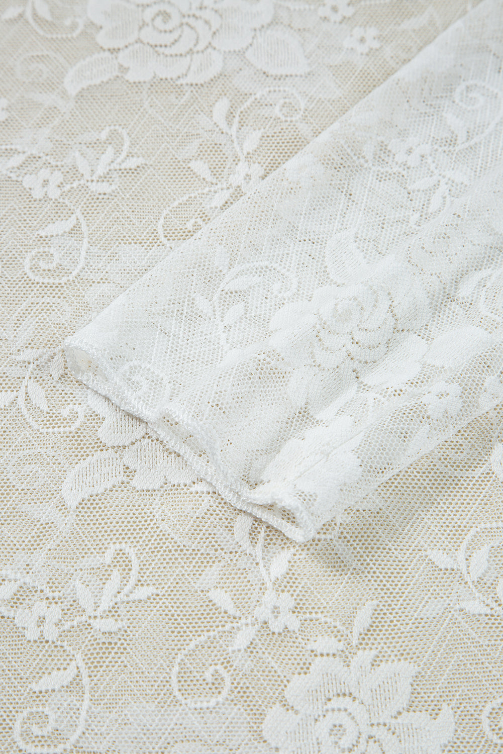 Top en Dentelle Florale Blanc — Manches Longues & Col Montant Grande Taille