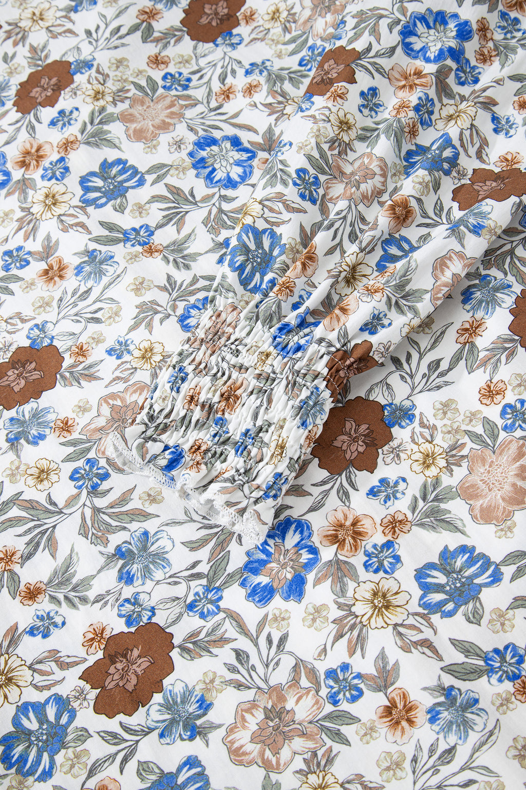 Blouse fleurie à manches longues col en V et bordure vichy — Brun