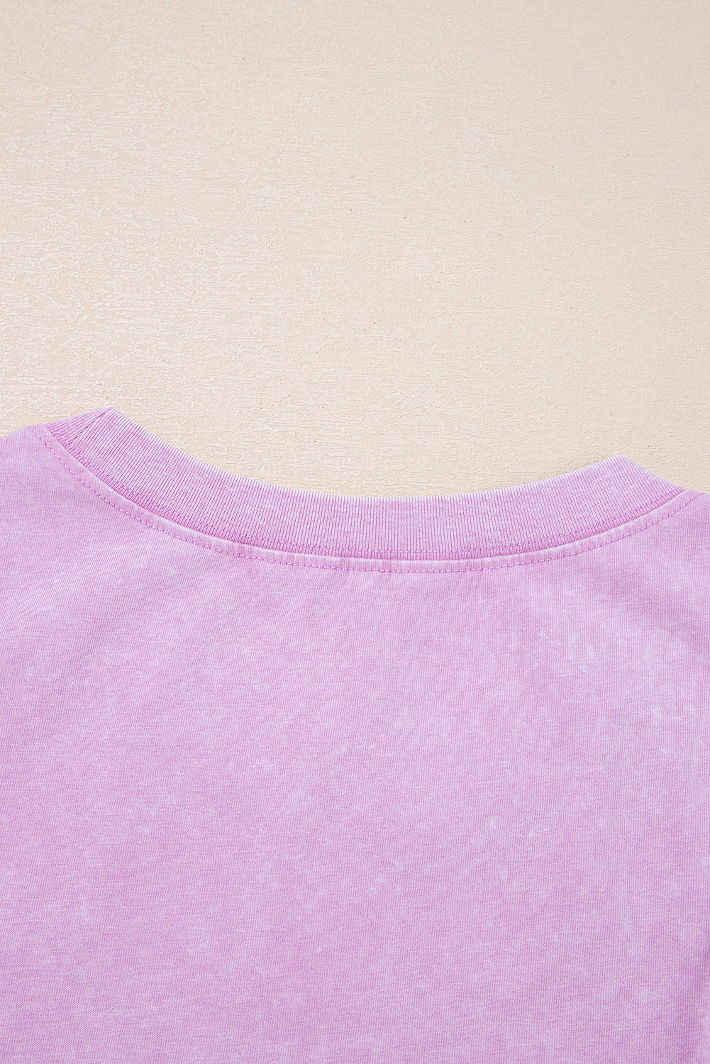 Débardeur lilas mineral wash à poche poitrine en 100% coton