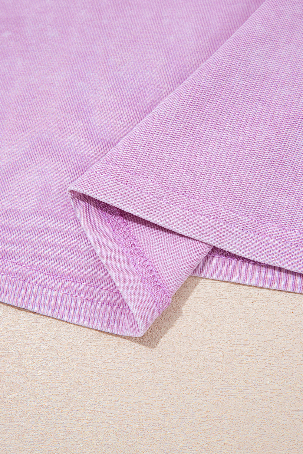 Débardeur lilas mineral wash à poche poitrine en 100% coton
