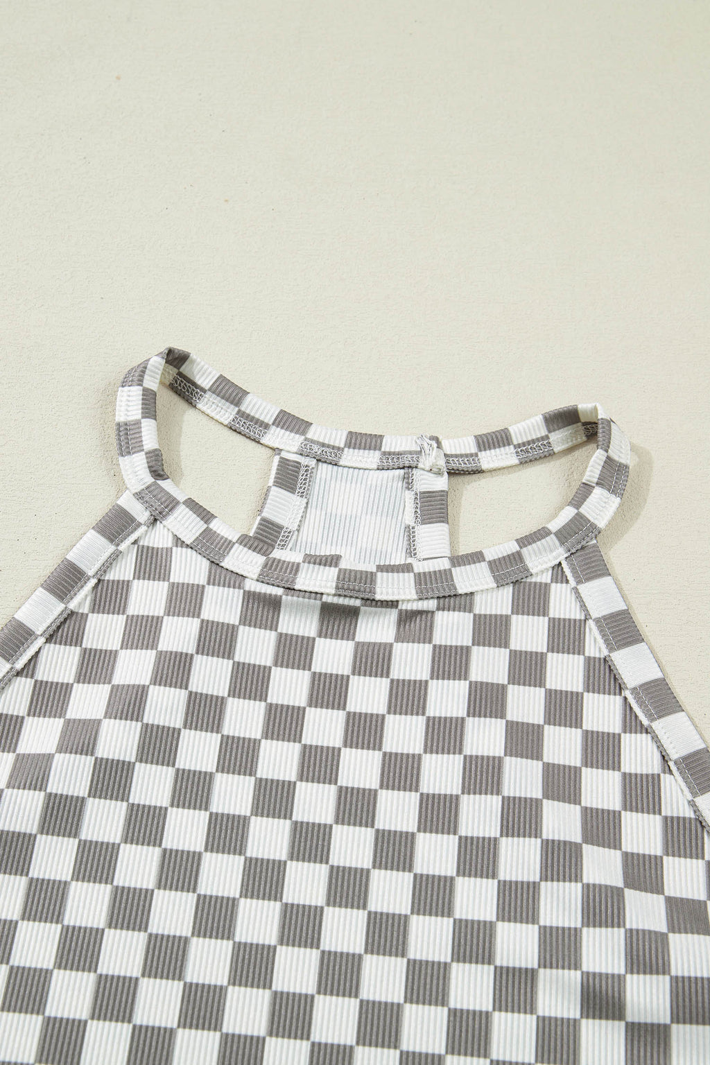 Débardeur court texturé à carreaux gris — Col licou & matière stretch