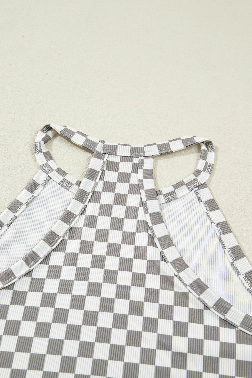 Débardeur court texturé à carreaux gris — Col licou & matière stretch