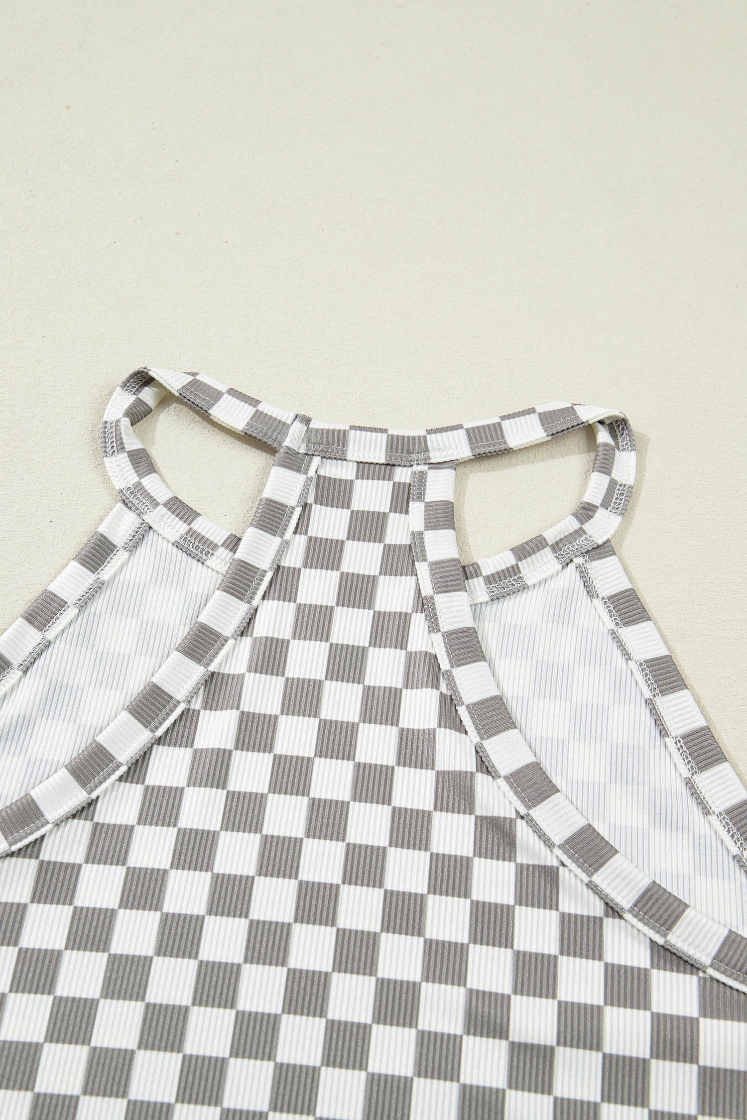 Débardeur court texturé à carreaux gris — Col licou & matière stretch