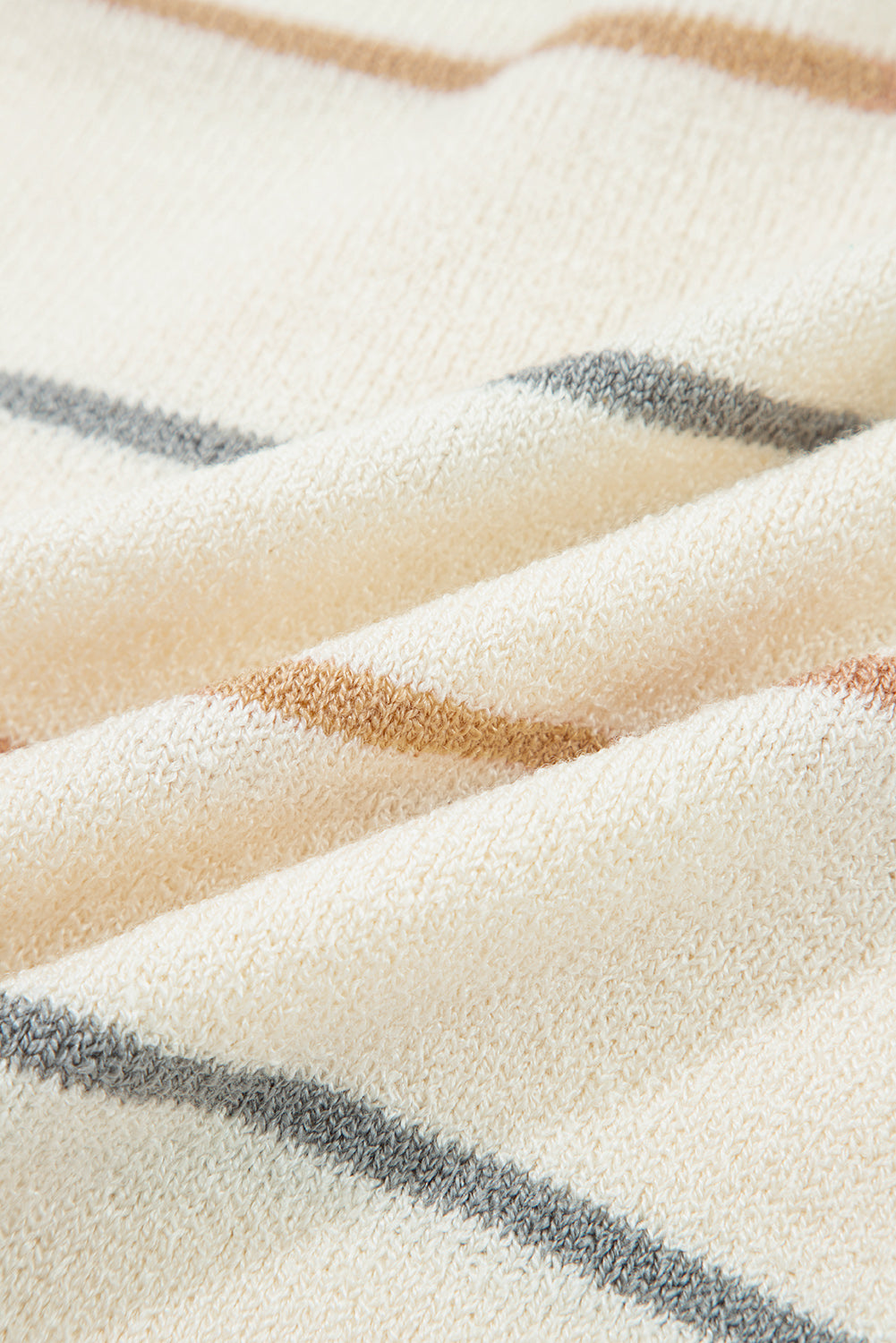 Cardigan Rayé Crème – Col en V, Boutons Dorés & Épaules Tombantes