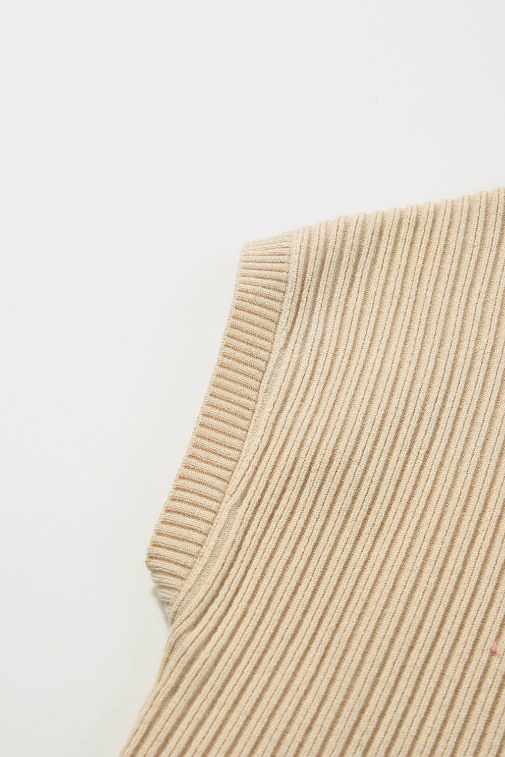 Pull Gris Maille Côtelée – Col Montant, Manches Courtes & Poche Plaquée