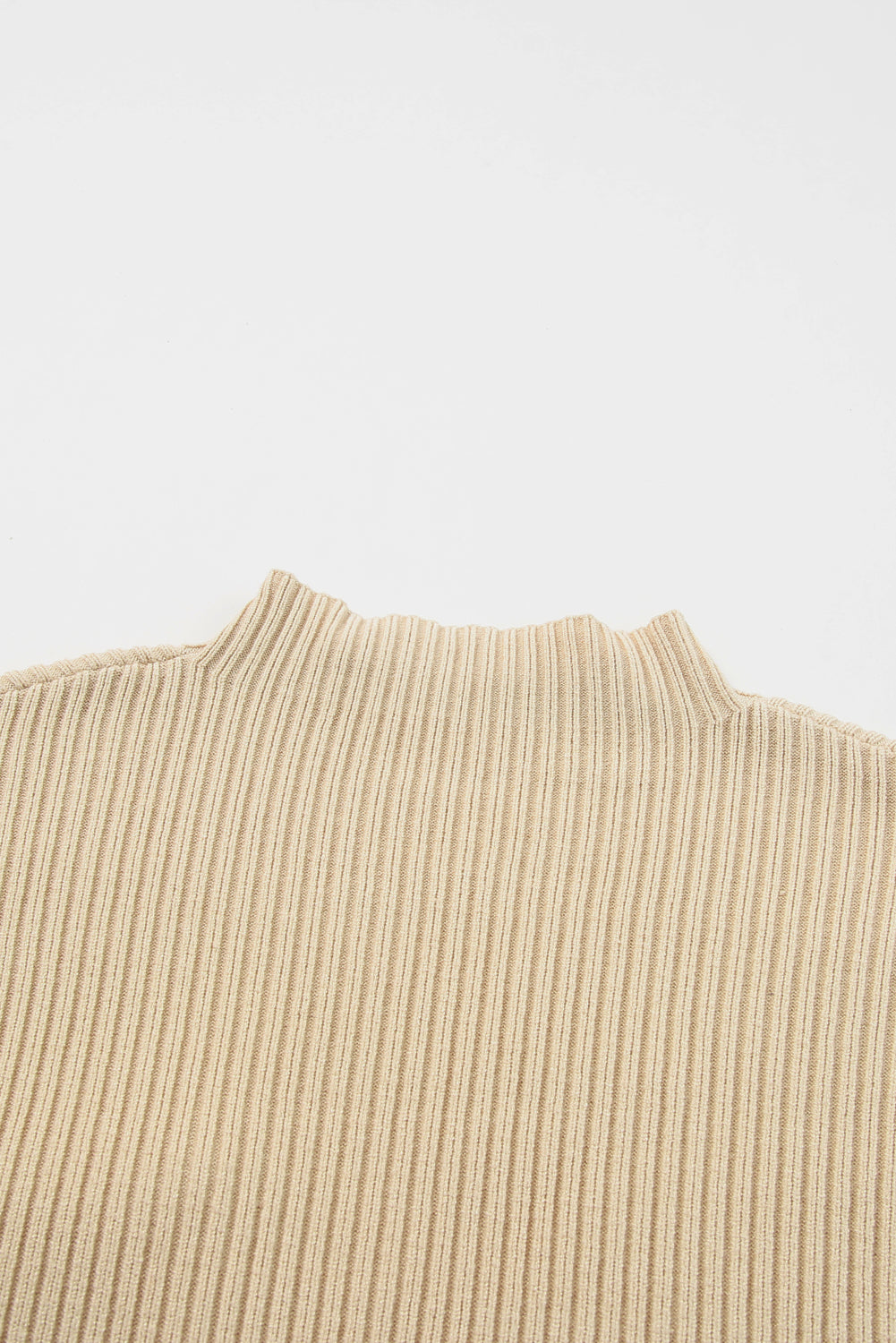 Pull Gris Maille Côtelée – Col Montant, Manches Courtes & Poche Plaquée