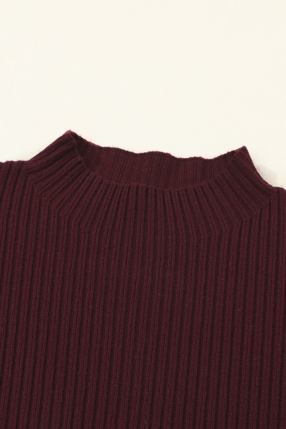 Pull Gris Maille Côtelée – Col Montant, Manches Courtes & Poche Plaquée