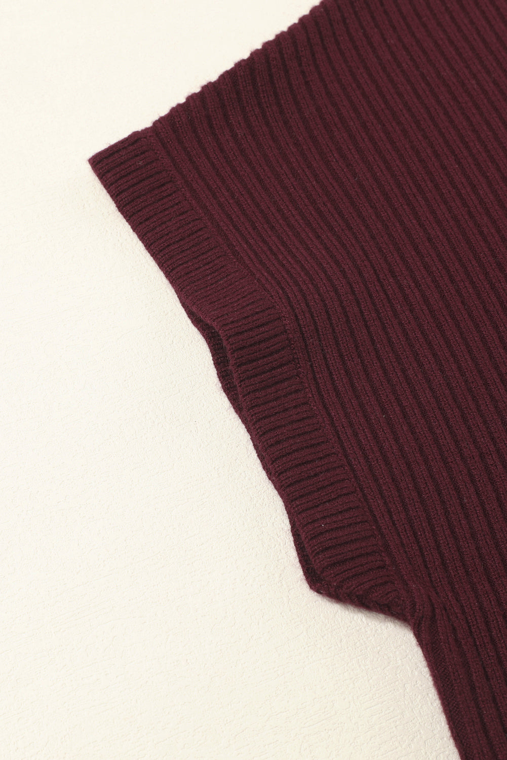 Pull Gris Maille Côtelée – Col Montant, Manches Courtes & Poche Plaquée