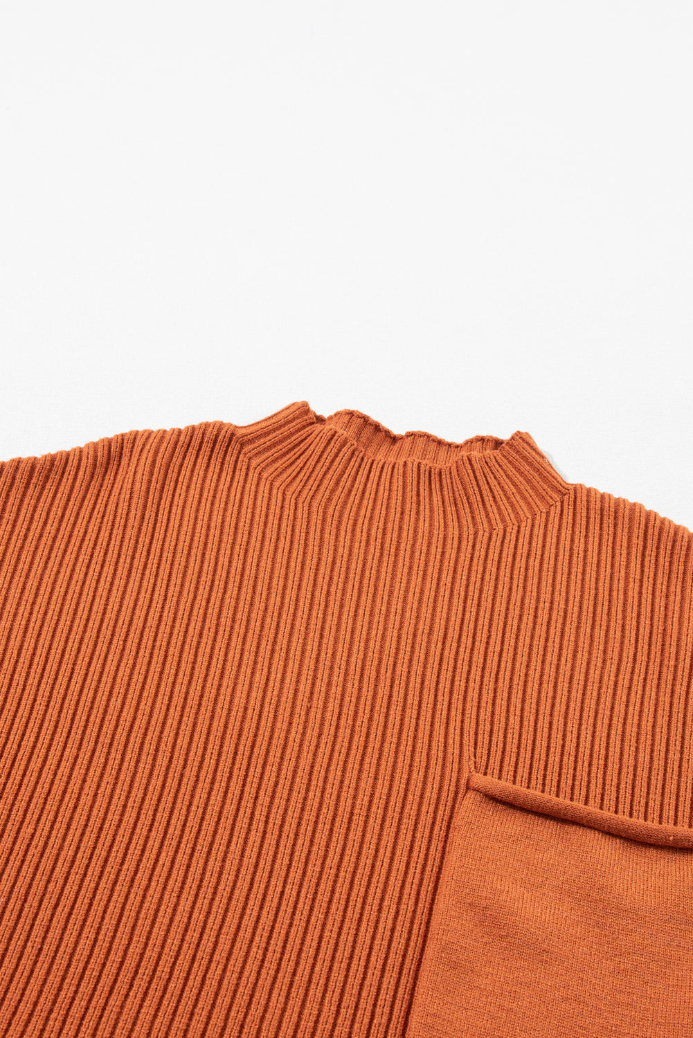 Pull Gris Maille Côtelée – Col Montant, Manches Courtes & Poche Plaquée