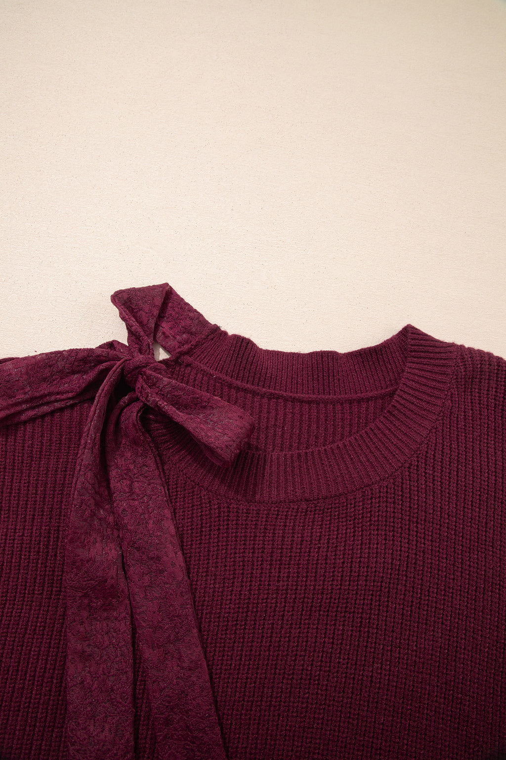 Pull en maille à col asymétrique et nœud papillon en dentelle — bordeaux