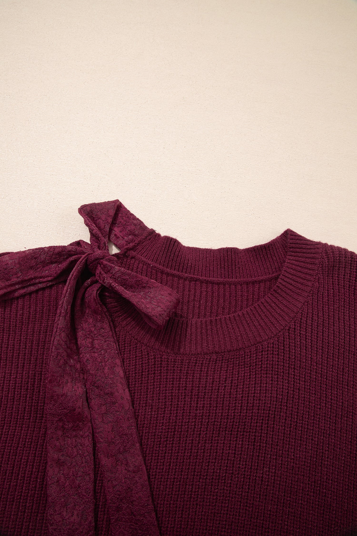 Pull en maille à col asymétrique et nœud papillon en dentelle — bordeaux