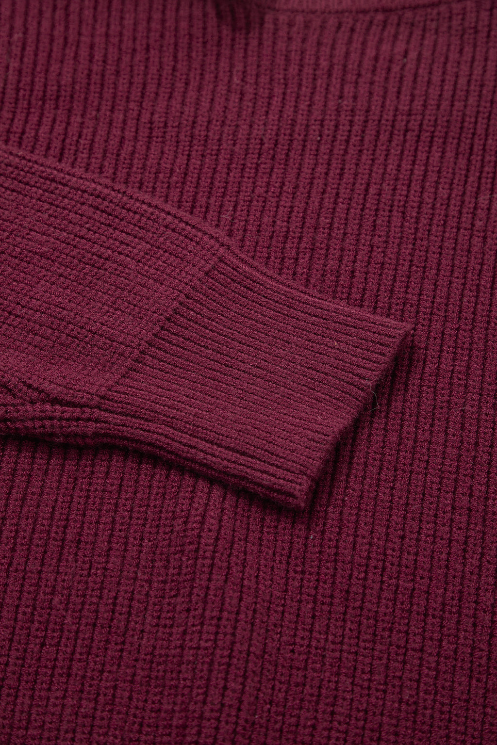 Pull en maille à col asymétrique et nœud papillon en dentelle — bordeaux