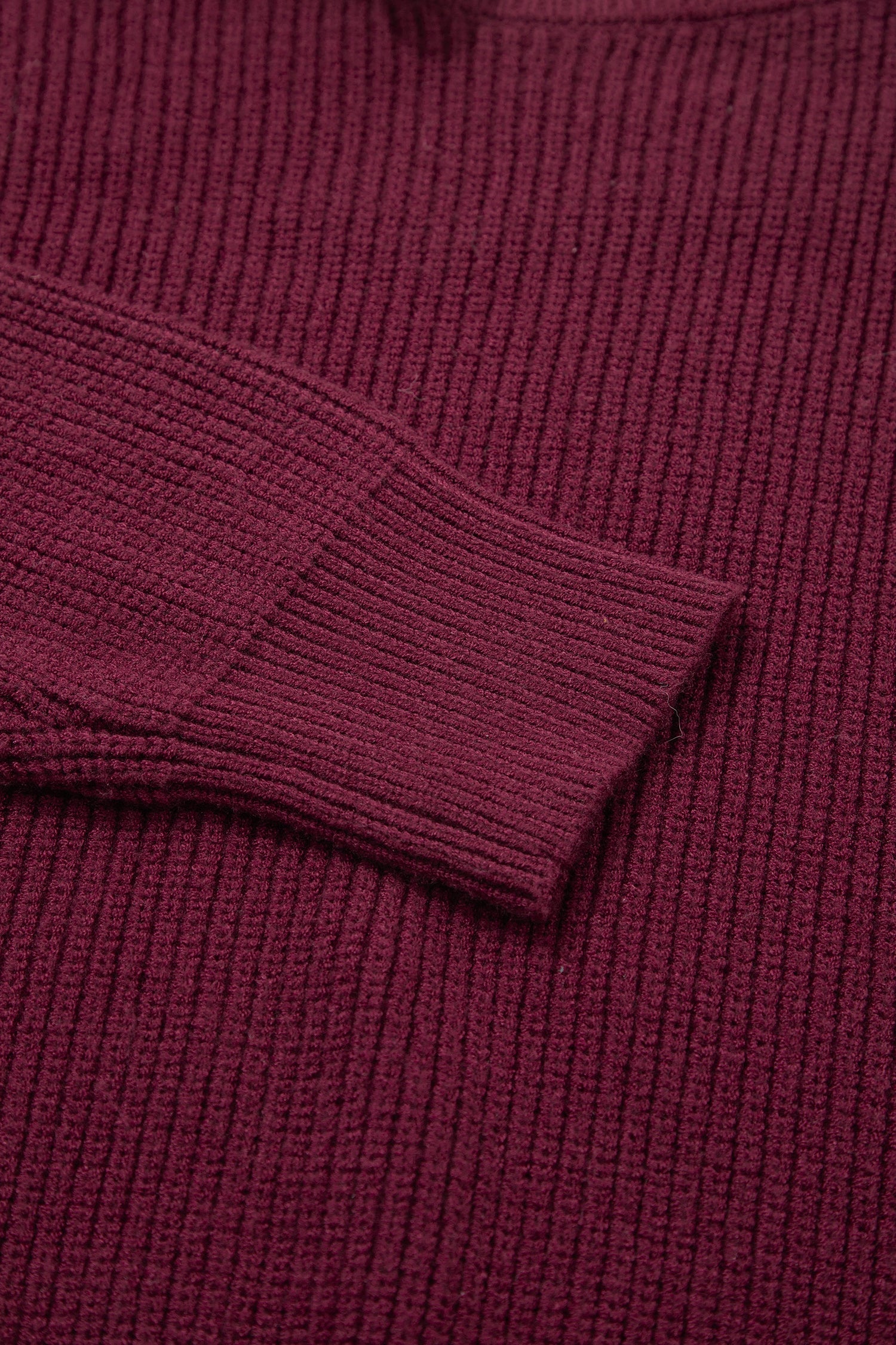 Pull en maille à col asymétrique et nœud papillon en dentelle — bordeaux