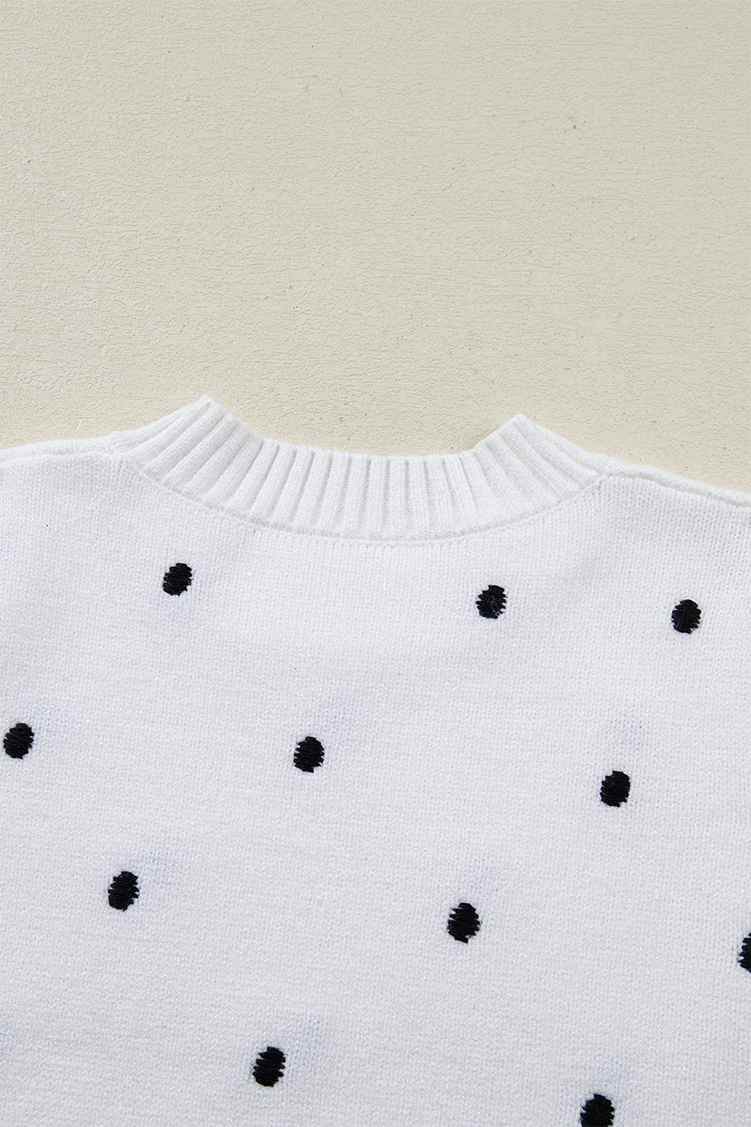 Pull Jaune Crème à Pois – Manches Courtes Bouffantes, Col Rond, Maille Légère
