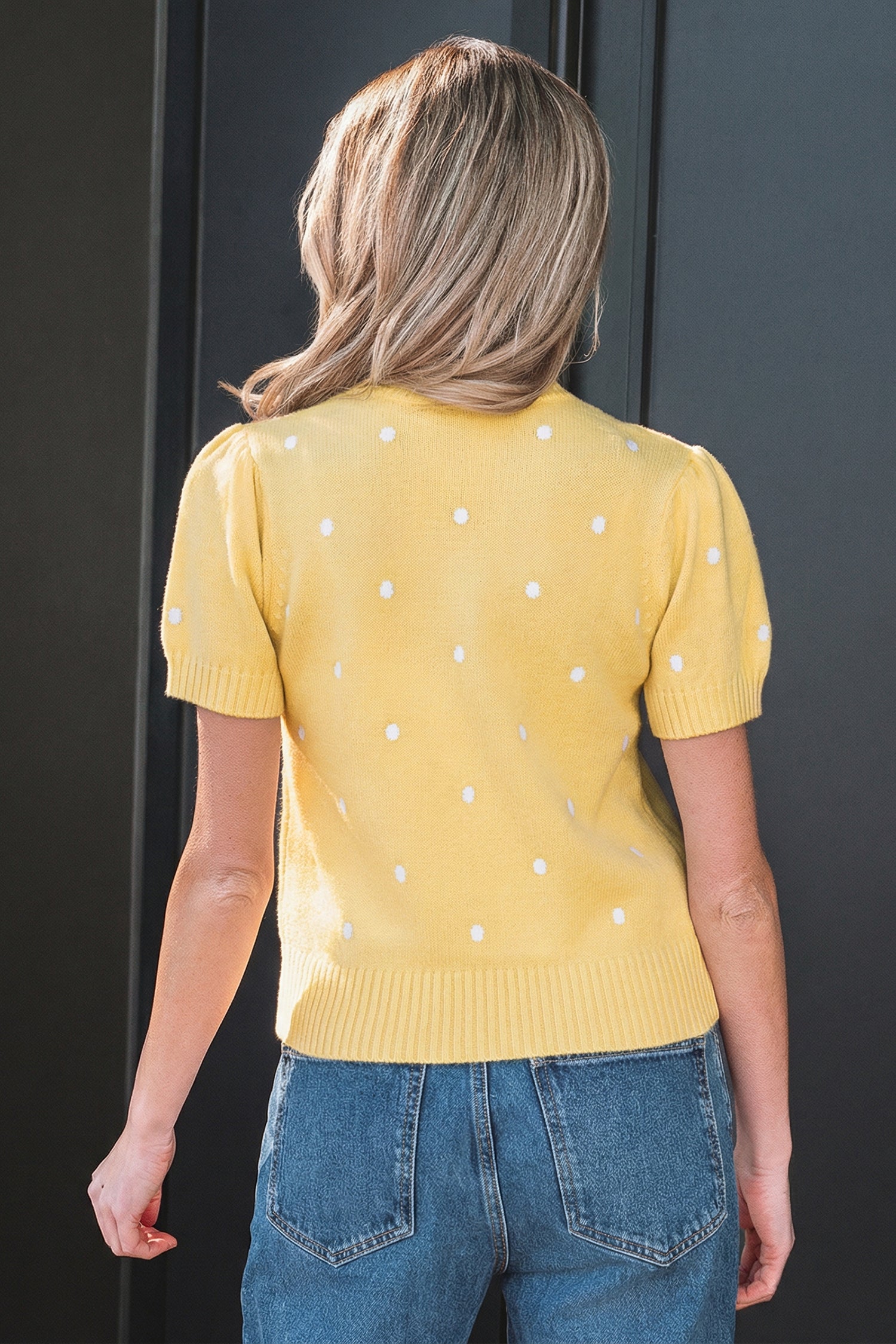 Pull Jaune Crème à Pois – Manches Courtes Bouffantes, Col Rond, Maille Légère
