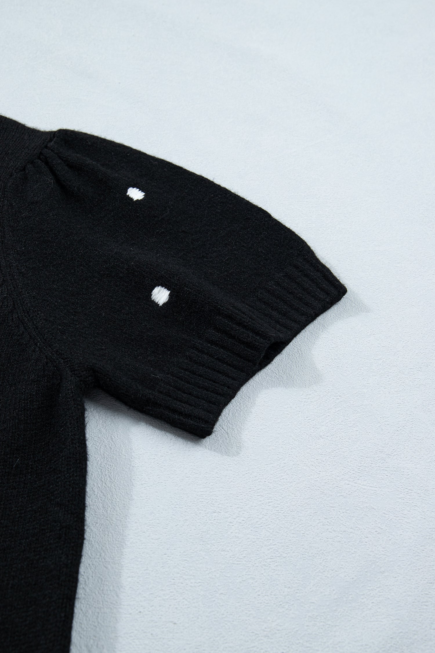 Pull Jaune Crème à Pois – Manches Courtes Bouffantes, Col Rond, Maille Légère