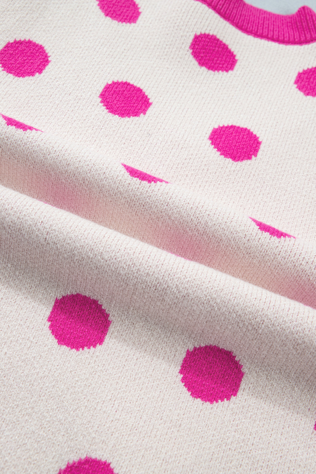 Pull Bleu Ciel à Pois Blancs – Col en V, Manches Courtes Bouffantes